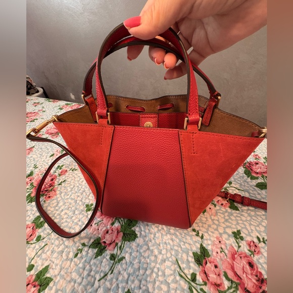 Tory Burch McGraw Mini Dragonfly Leather Tote in Tory Red. - Picture 4 of 9